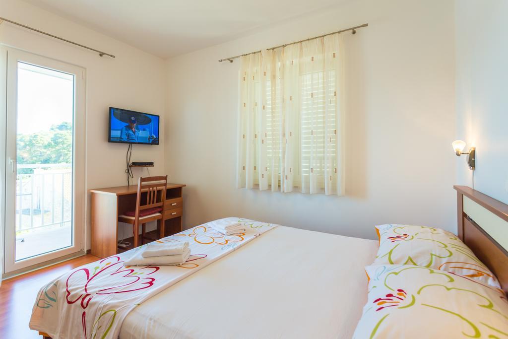 Apartments Slavica Pomena Δωμάτιο φωτογραφία