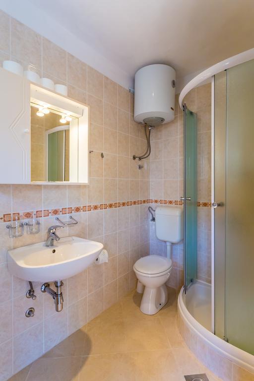 Apartments Slavica Pomena Εξωτερικό φωτογραφία