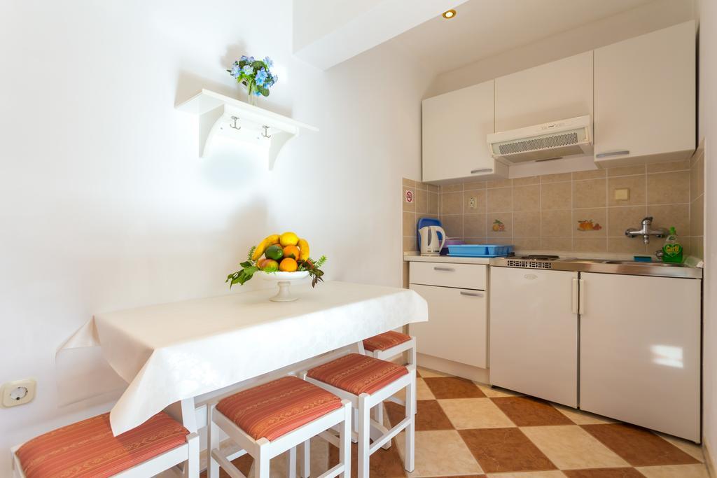 Apartments Slavica Pomena Εξωτερικό φωτογραφία