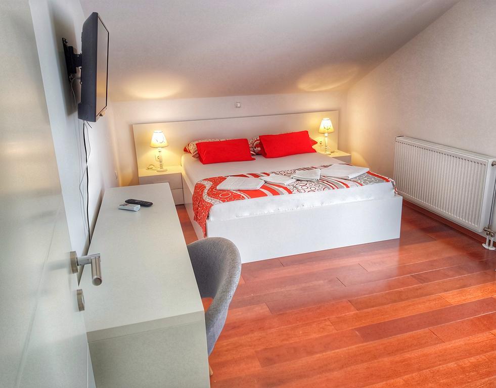 Apartments Slavica Pomena Εξωτερικό φωτογραφία